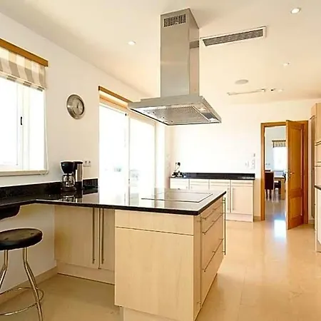 Sleeps 10 Pool Air Con Wifi