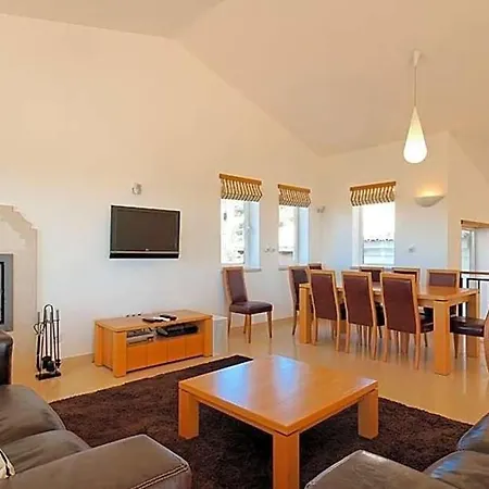 Sleeps 10 Pool Air Con Wifi